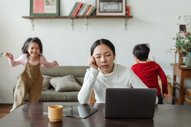 Welche Jobs kann man im Homeoffice machen - Herausforderungen im Homeoffice und deren Bewaeltigung