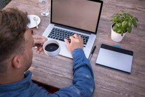 Geld verdienen von zu Hause mit Webinaren